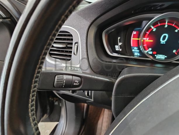 Volvo V40 · Ano 2013