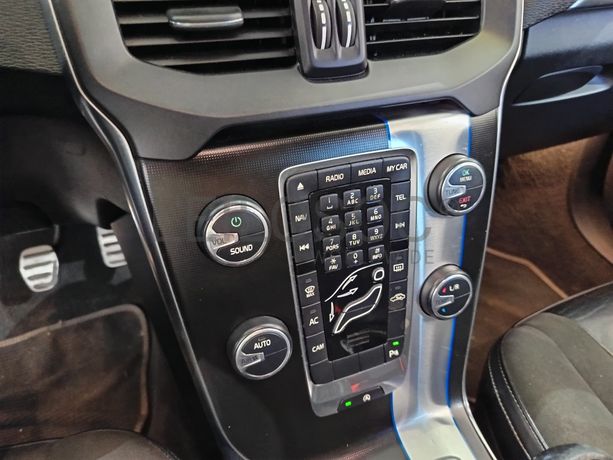 Volvo V40 · Ano 2013