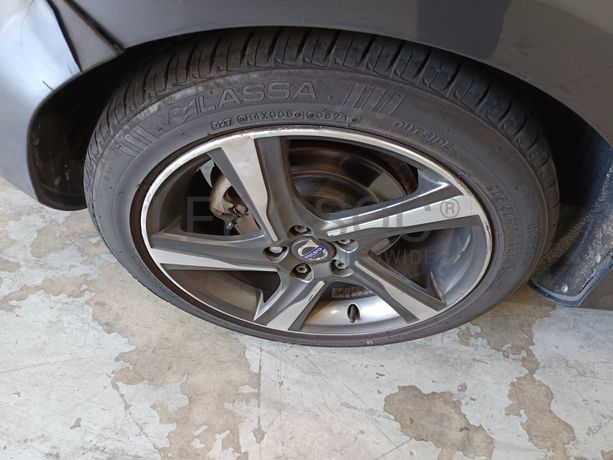 Volvo V40 · Ano 2013