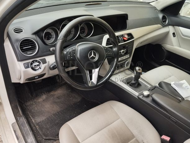 Mercedes-Benz C 220 CDI · Ano 2011