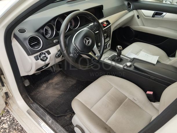 Mercedes-Benz C 220 CDI · Ano 2011