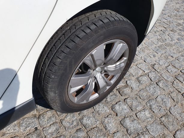 Peugeot 2008 · Ano 2017