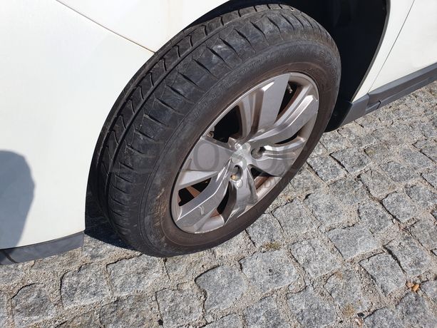 Peugeot 2008 · Ano 2017