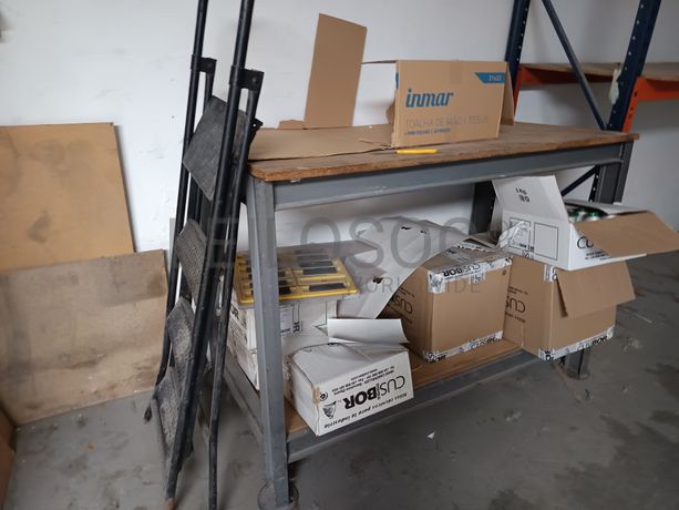 Escadote · Bancada Trabalho · Estantes · Armário