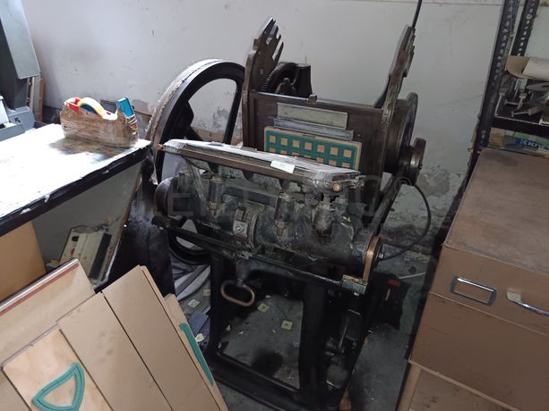 Máquina Manual de Corte e Vinco