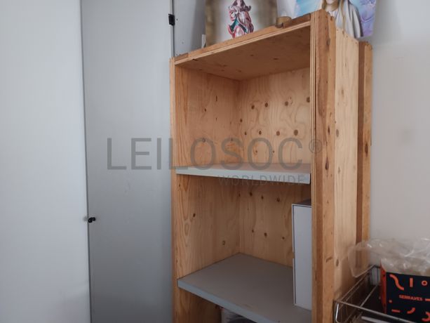 Secretárias · Cadeiras · Armários