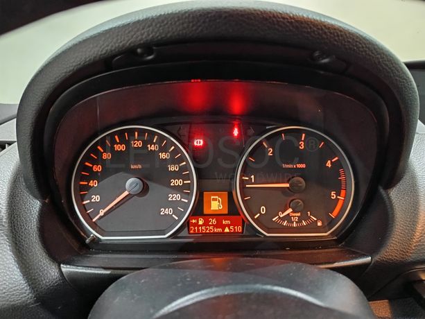 BMW 118D · Ano 2011