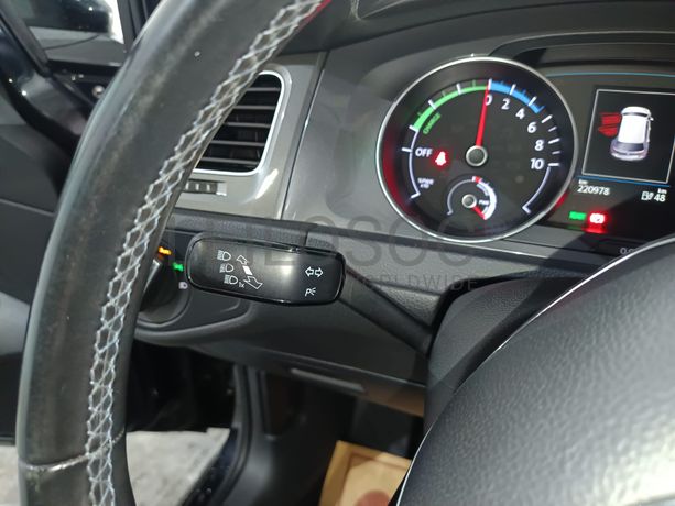 Volkswagen Golf · Ano 2016