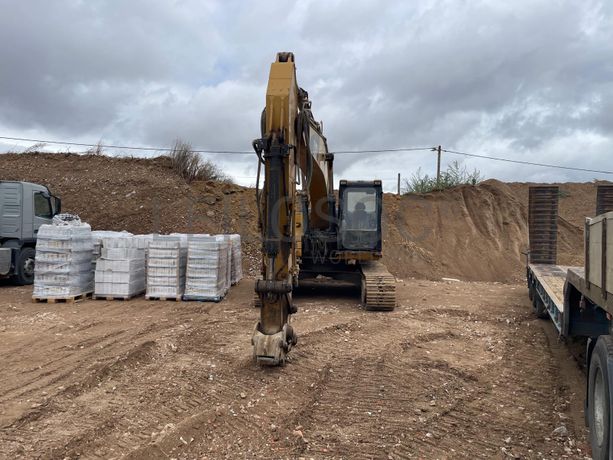 Giratória de Rastos CAT 320 DL · Ano 2007