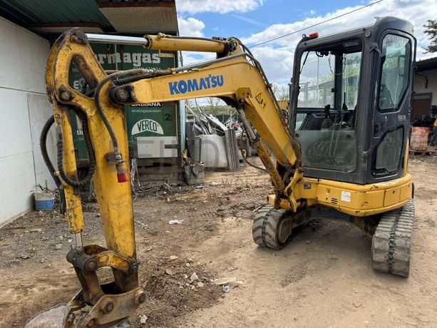 Mini Giratória Komatsu · Ano 2006