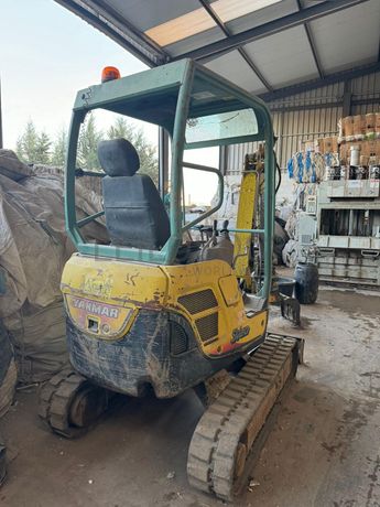 Mini Giratória Yanmar · Ano 2011