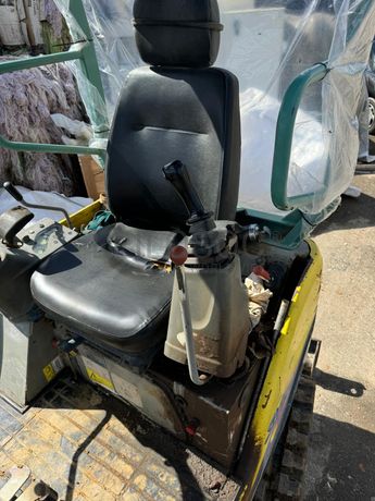 Mini Giratória Yanmar · Ano 2011