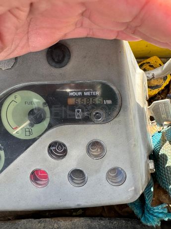 Mini Giratória Yanmar · Ano 2011