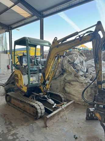 Mini Giratória Yanmar · Ano 2011