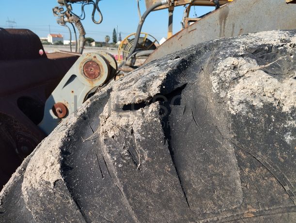 Pá Carregadora de Pneus 20 T Volvo L150E