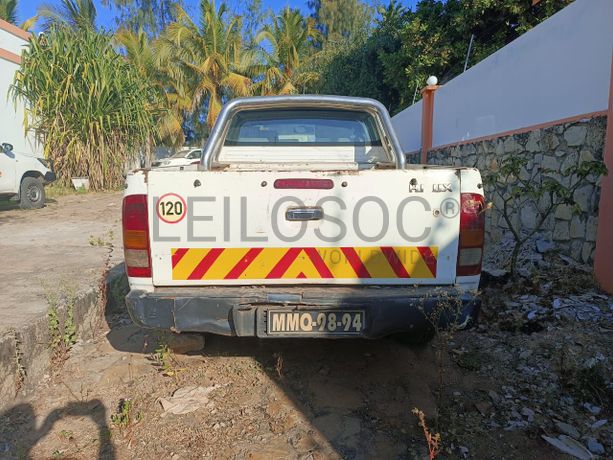 Toyota Hilux 2.5 · Ano 2009