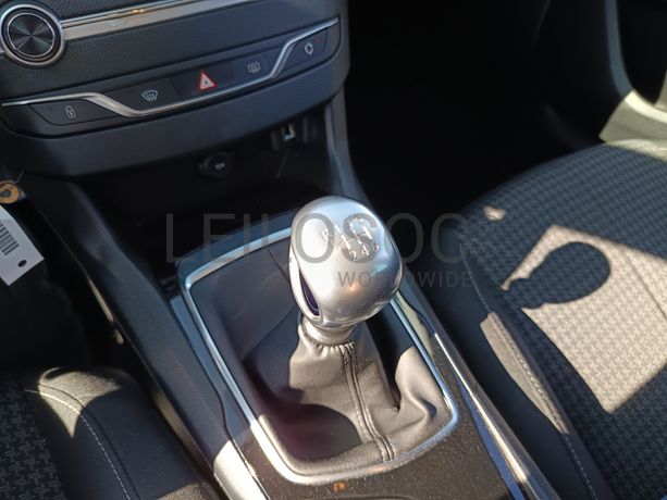 Peugeot 308 · Ano 2018