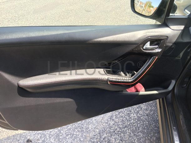 Peugeot 208 · Ano 2017