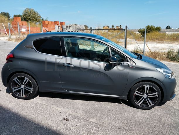 Peugeot 208 · Ano 2017