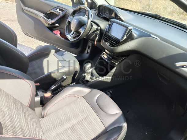 Peugeot 208 · Ano 2017