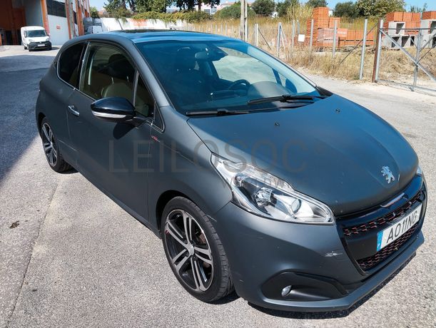 Peugeot 208 · Ano 2017