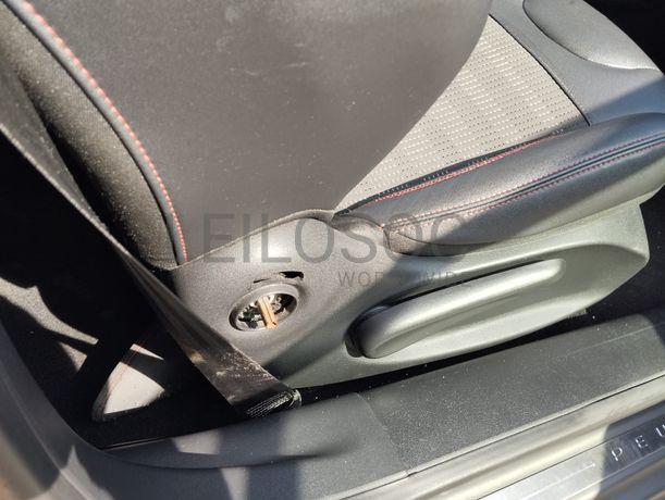 Peugeot 208 · Ano 2017