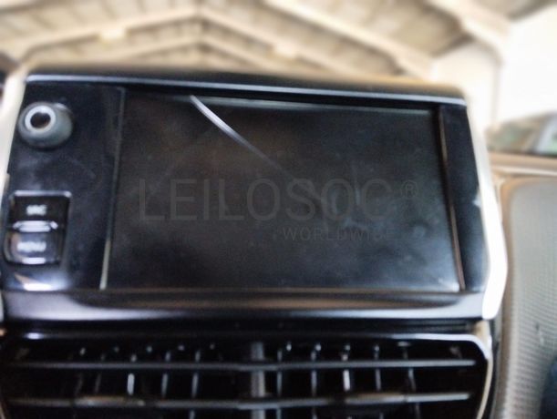 Peugeot 208 · Ano 2017