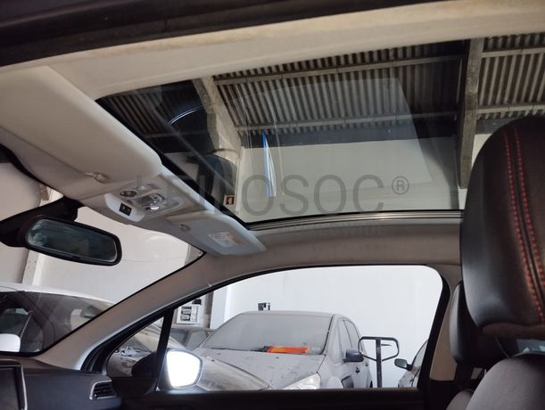 Peugeot 208 · Ano 2017