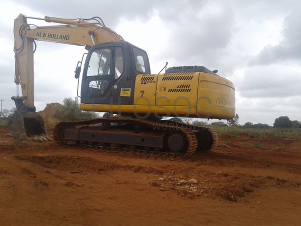 Escavadora New Holland Kobelco E215B