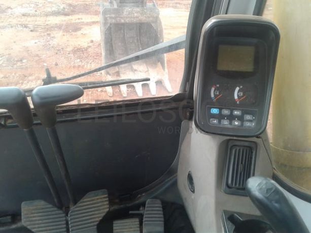 Escavadora New Holland Kobelco E215B