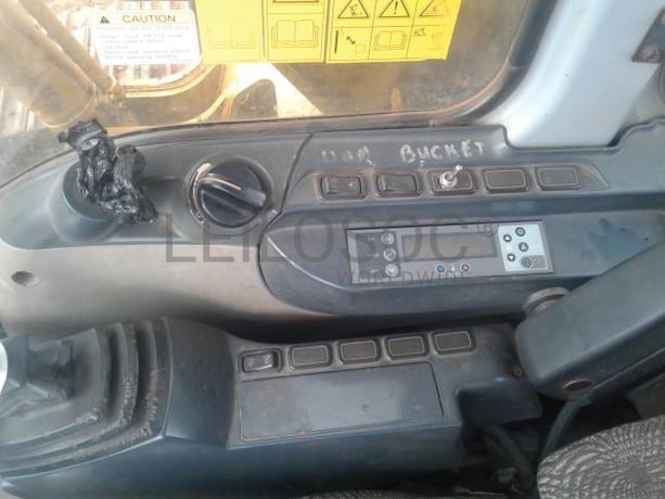 Escavadora New Holland Kobelco E215B