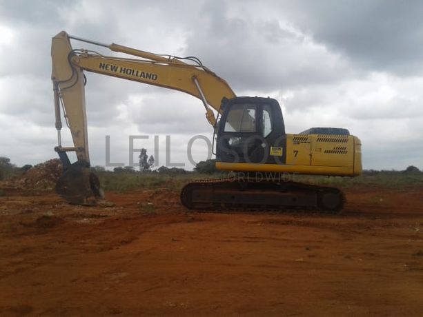 Escavadora New Holland Kobelco E215B