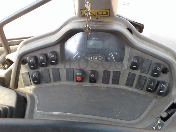 Retroescavadeira VOLVO BL61B