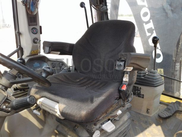 Retroescavadeira VOLVO BL61B