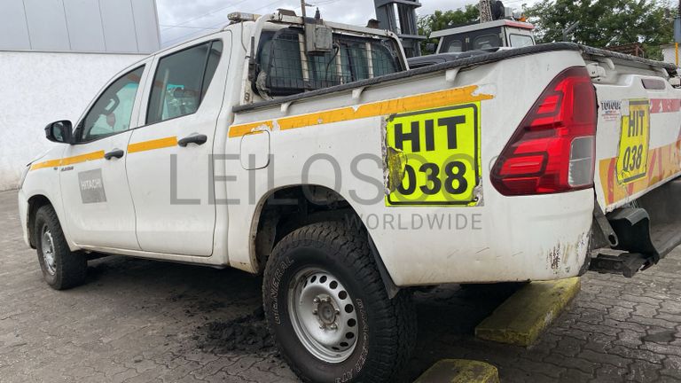 TOYOTA Hilux