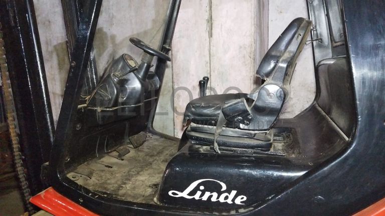 Empilhadeira Linde H25D-03