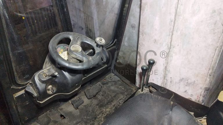 Empilhadeira Linde H25D-03