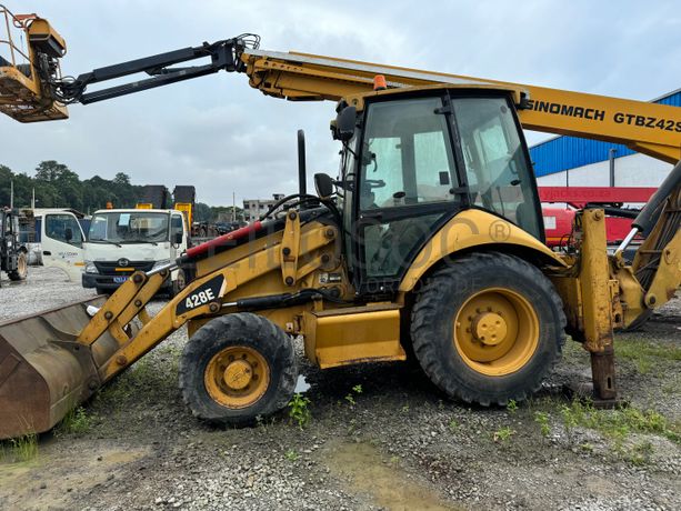 Rétrocaveuse CATERPILLAR 428 E2