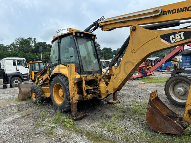 Rétrocaveuse CATERPILLAR 428 E2