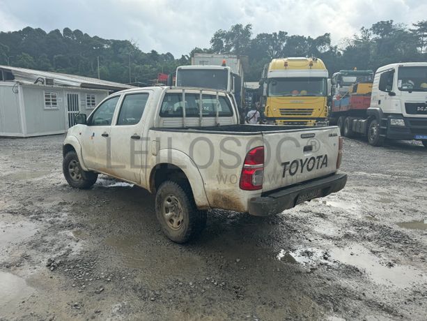Véhicule léger TOYOTA HILUX