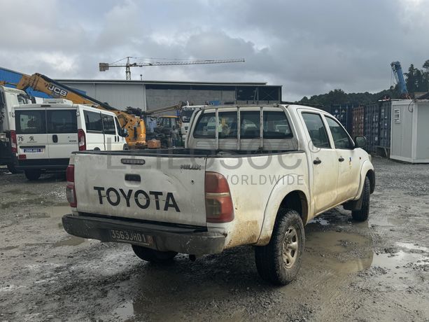 Véhicule léger TOYOTA HILUX