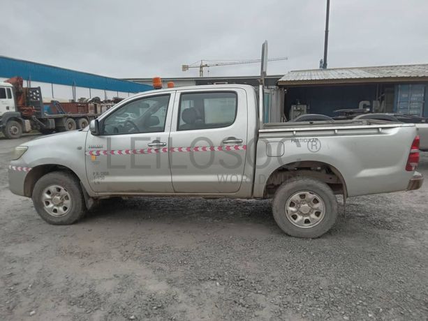 Véhicule léger TOYOTA HILUX