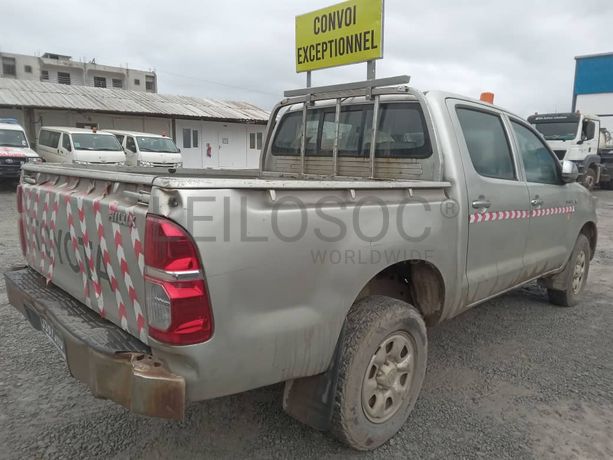 Véhicule léger TOYOTA HILUX
