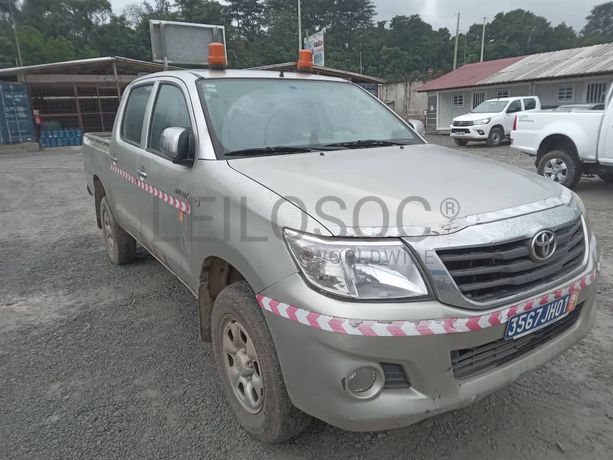Véhicule léger TOYOTA HILUX