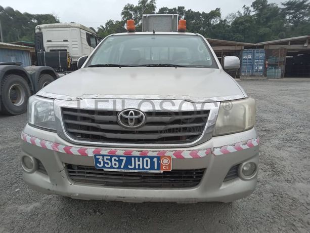 Véhicule léger TOYOTA HILUX