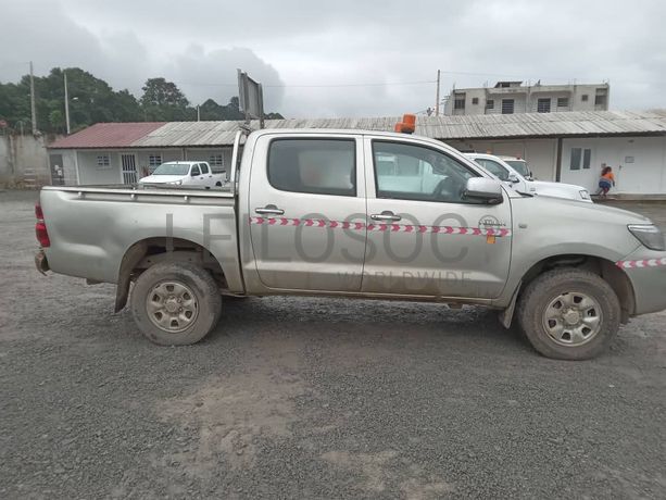 Véhicule léger TOYOTA HILUX