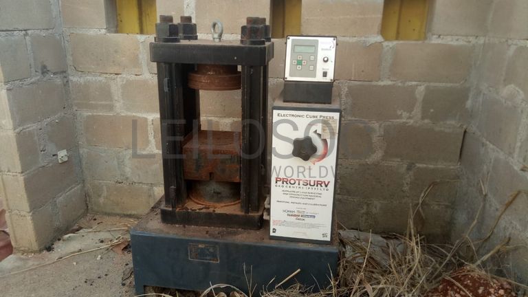 Máquina p/ prensar cubos