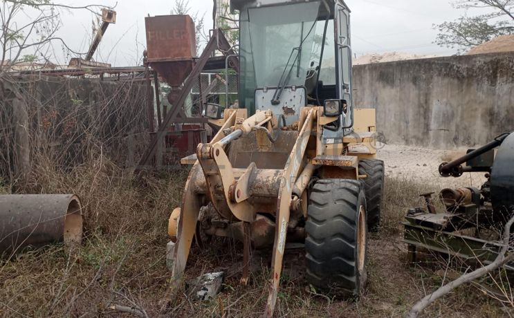 Retroescavadeira - Liugoneng/CLG816C