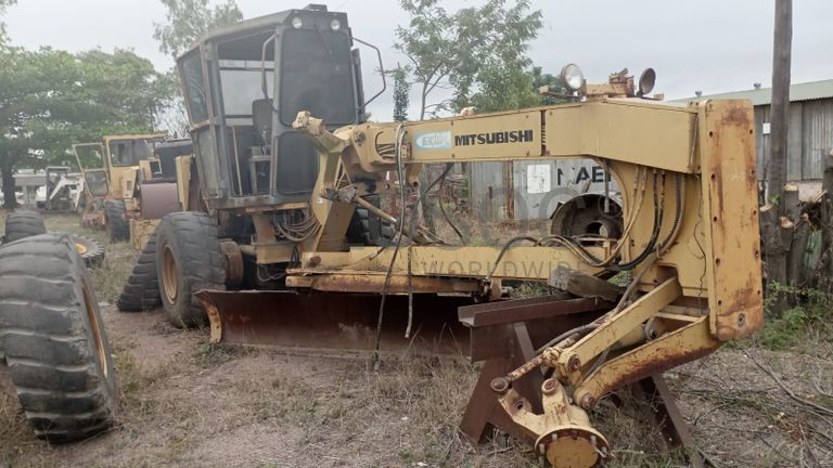 Niveladora - Mitsubishi/MG 530