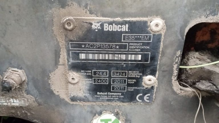 Tanque metálico de água